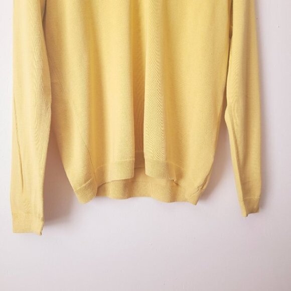 Lands' End | Men's Yellow V-Neck Sweater (Size Medium) - Picture 7 of 8
